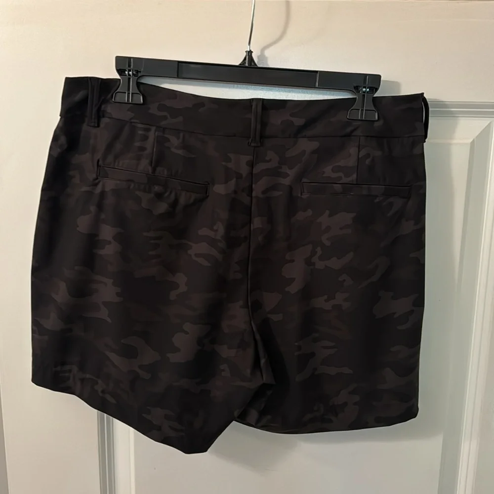 SPANX Sunshine Shorts in black camouflage, Large - Picture 5 of 7
